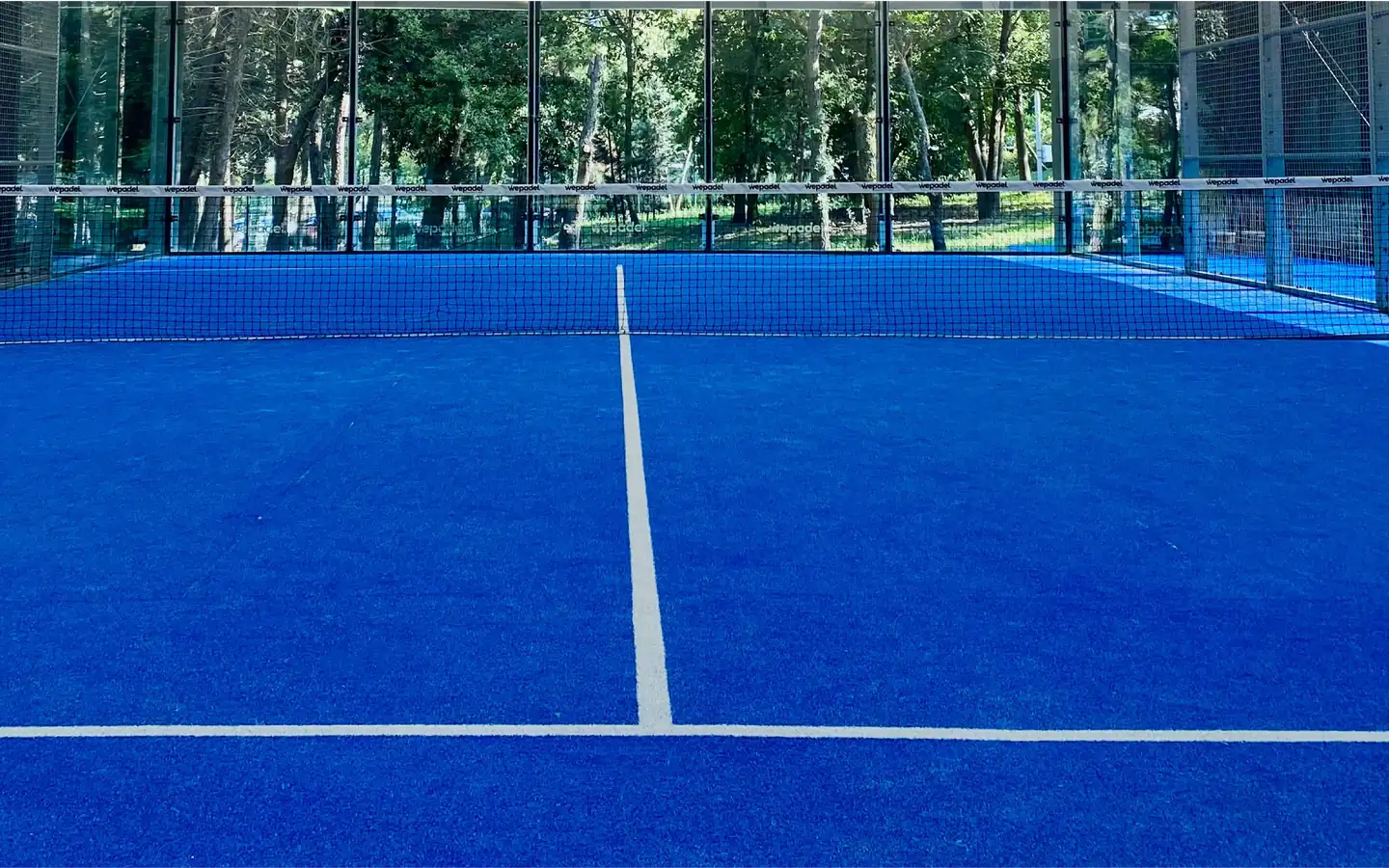 Terrain de padel entièrement entretenu